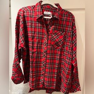 NWT vineyard vines women plaid weekend button down, perfect for the holidays.